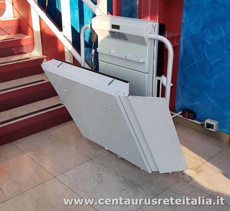 Montascale a pedana Stratos84